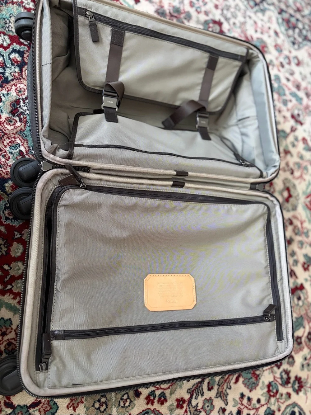 Tumi Astor Osborne 4-Wheeled International Carry on luggage